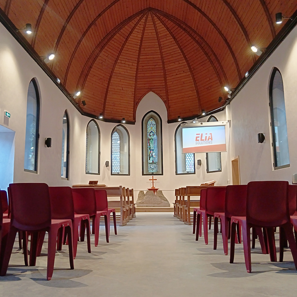 église équipé d'un système de vidéoprojection et sonorisation