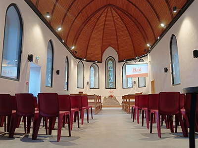 équipement de vidéoprojection et de sonorisation dans une église