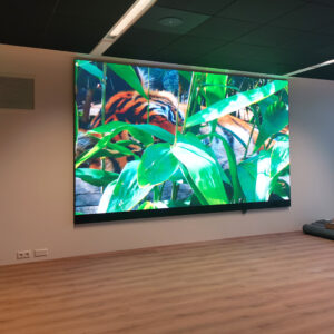 écran LED intérieur COB pitch 0.9 allumé avec une superbe luminosité