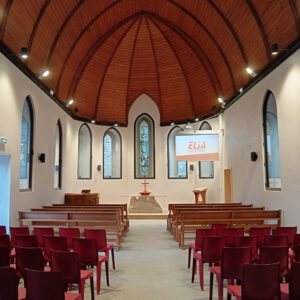 église équipé avec un système de vidéoprojection rotatif discret et de sonorisation