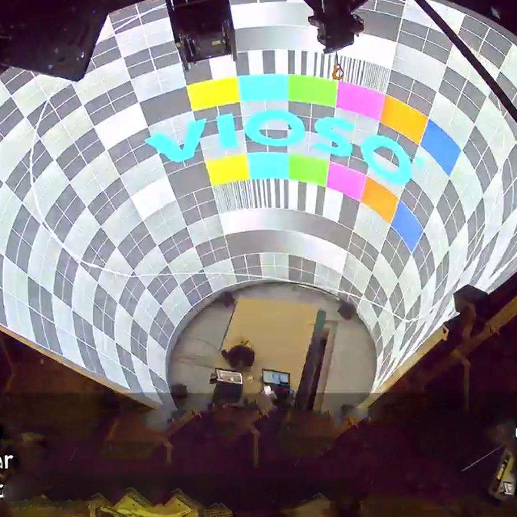écran de projection conique pour salle immersive d'un simulateur professionnel