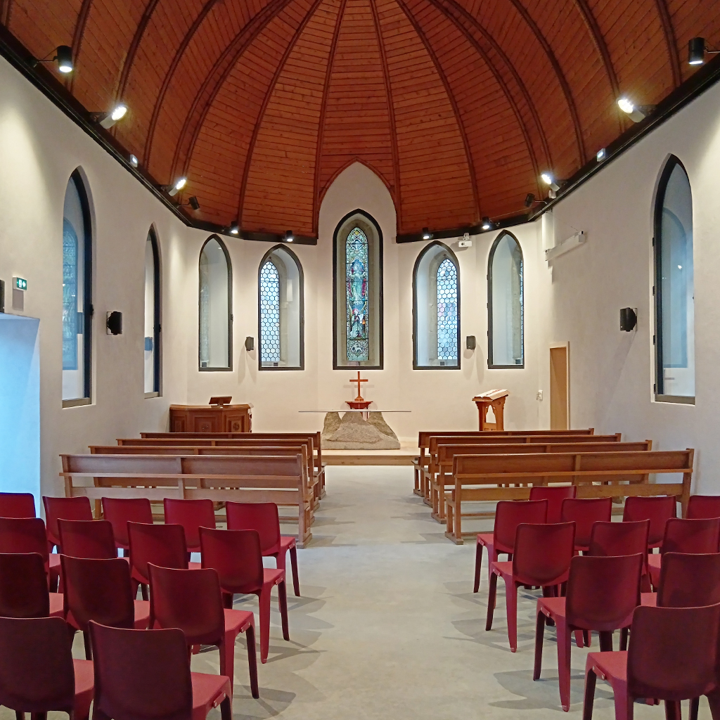 église équipée d'un système de sonorisation, de videoprojection