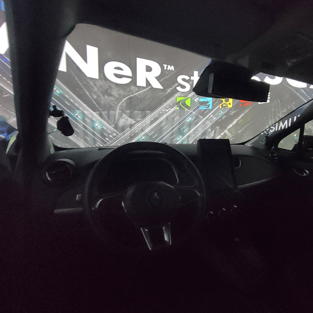 vue intérieur d'un simulateur automobile professionnel