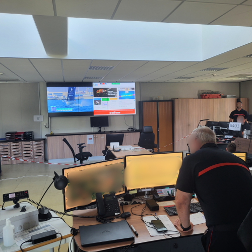 Poste commandement cellule crise vidéoconférence sécurisée Auvergne-Rhône-Alpes